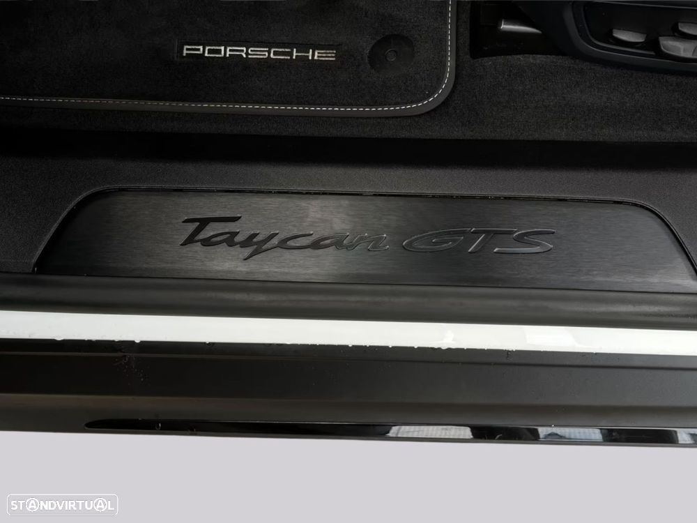 Porsche Taycan Sport Turismo - 17