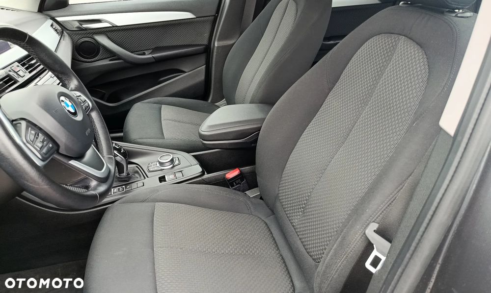 BMW X1 sDrive18i GPF Sport Line - 18