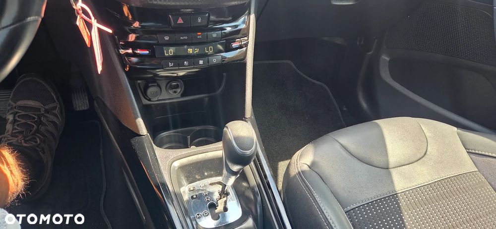 Peugeot 2008 1.2 Pure Tech Allure S&S EAT6 - 27