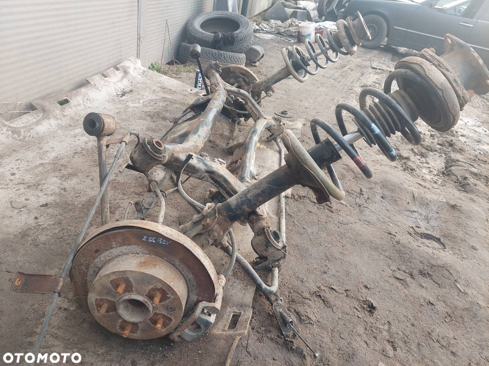 ZAWIESZENIE KOMPLETNE TYŁ SANKI ZWROTNICE STABILIZATOR X-TRAIL I T30 - 3