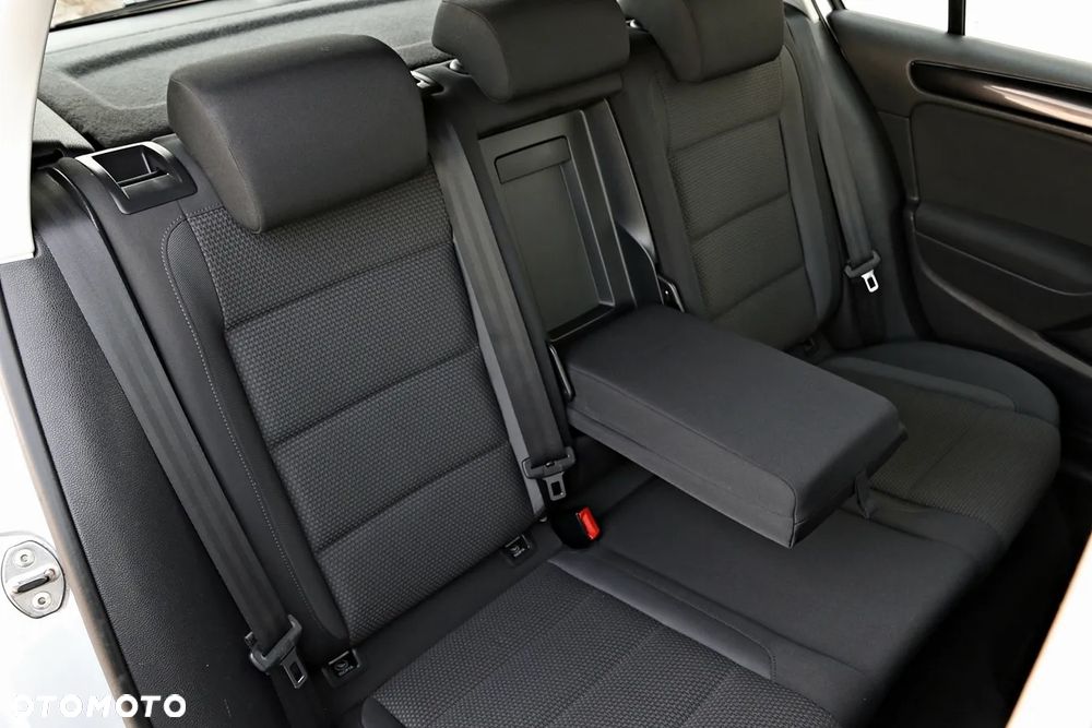 Volkswagen Golf 1.6 TDI DPF BlueMotion Technology Team - 35