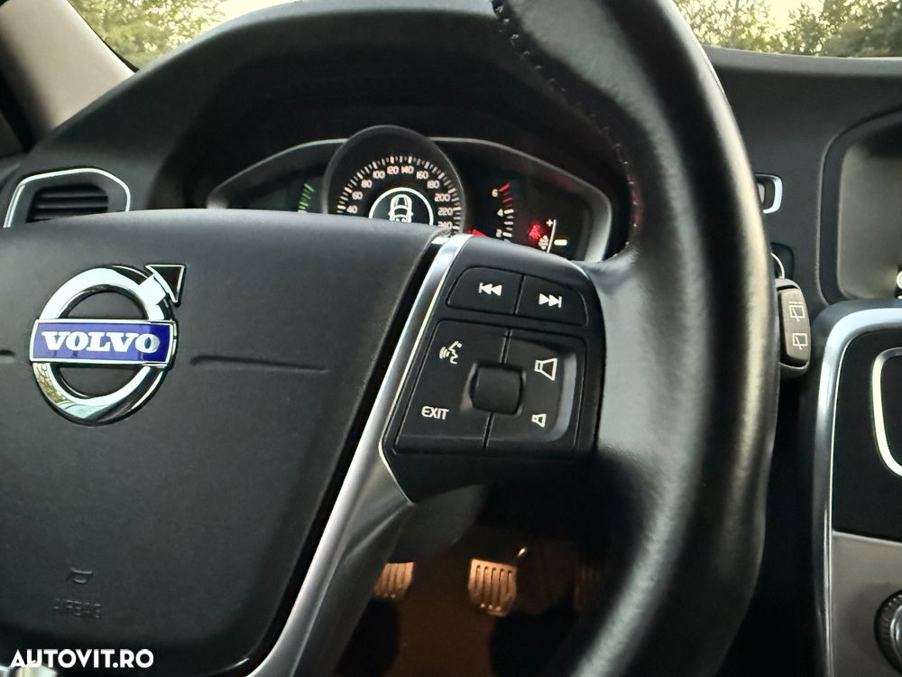 Volvo V60 D3 Momentum Pro - 16