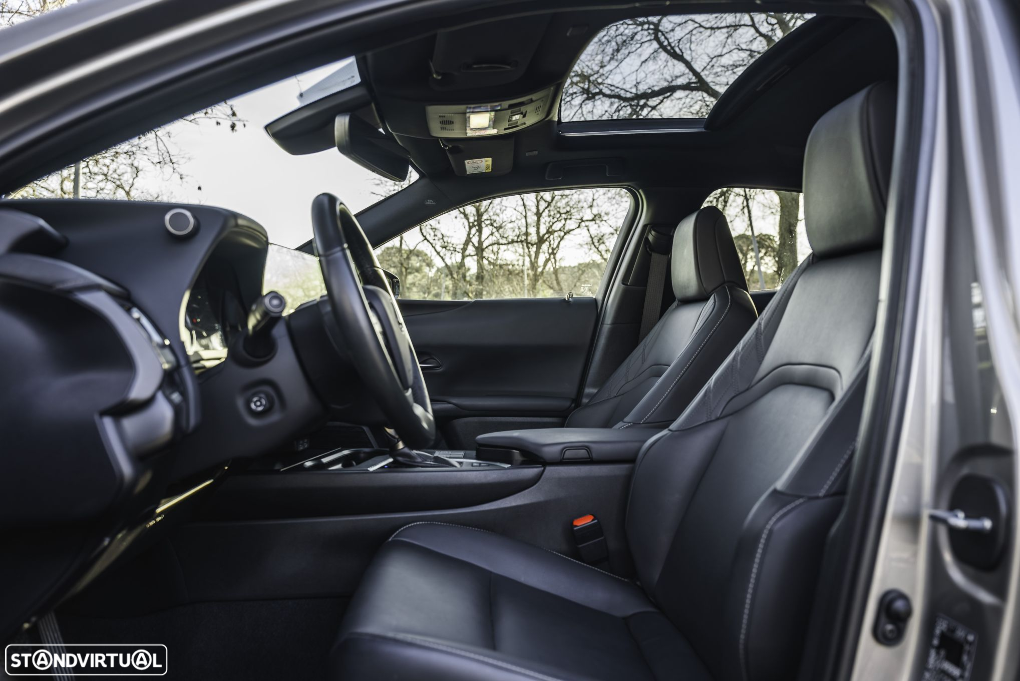 Lexus ux-250h - 27