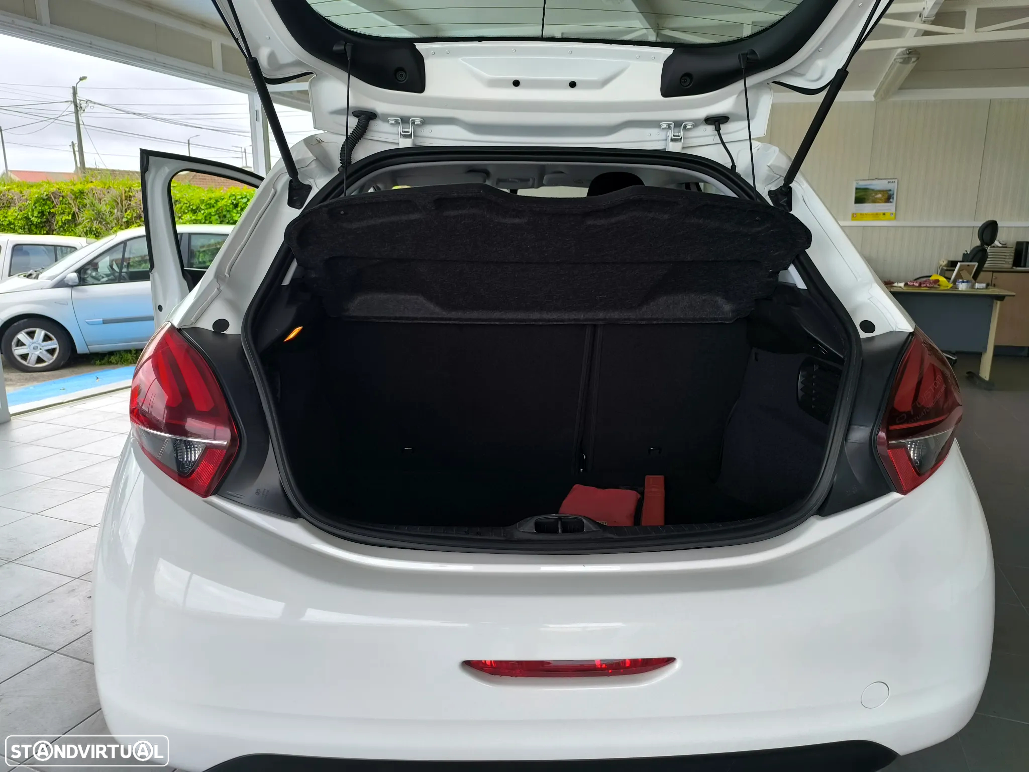 Peugeot 208 1.2 PureTech Active - 8