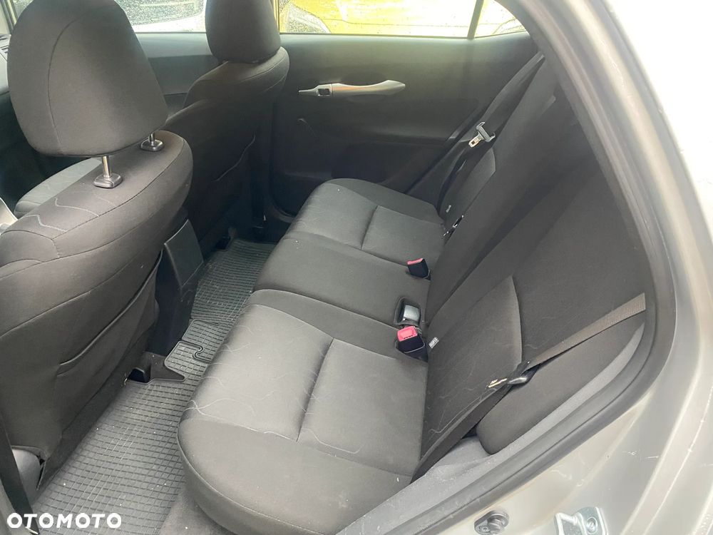 Toyota Auris 1.4 D-4D Luna - 4