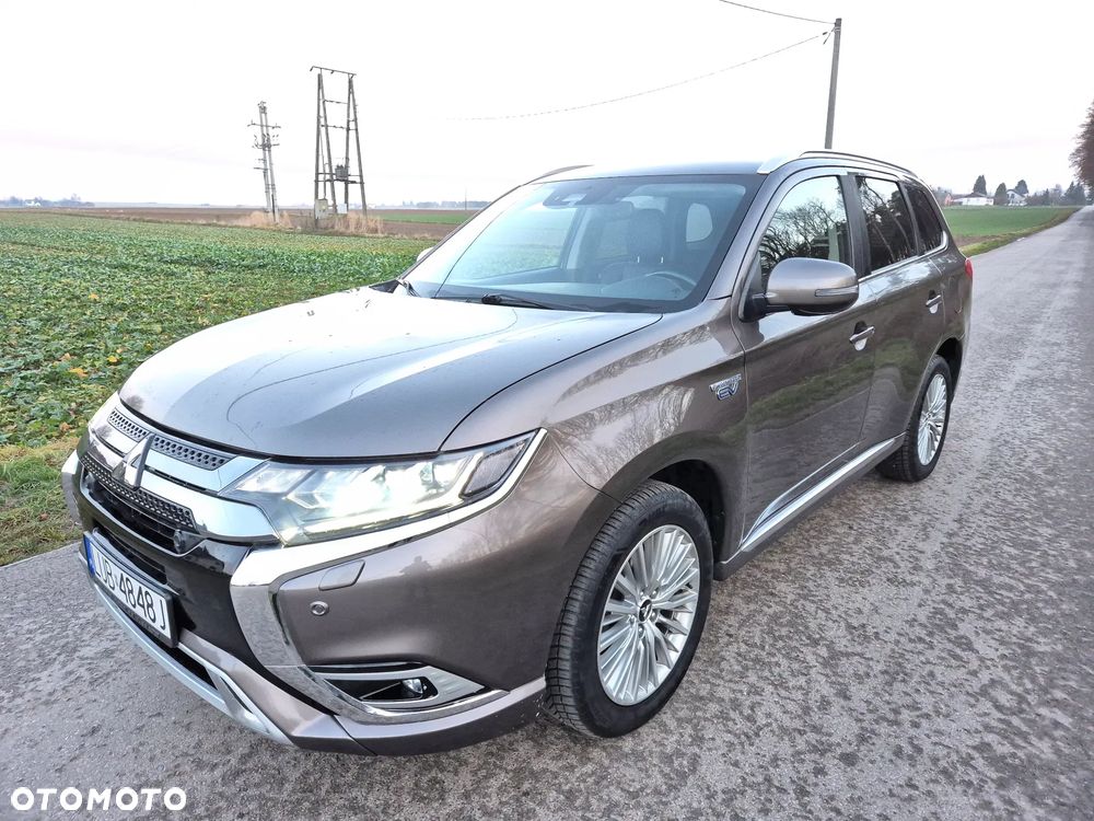 Mitsubishi Outlander - 2