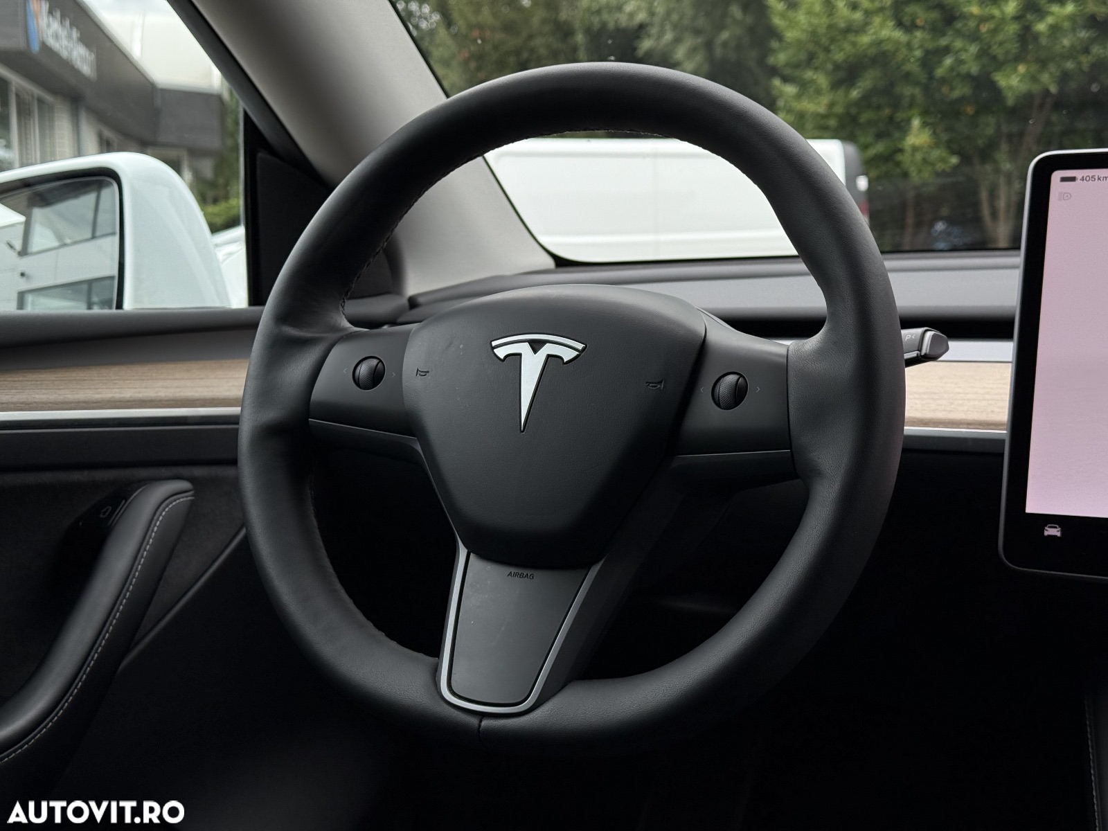 Tesla Model Y - 13