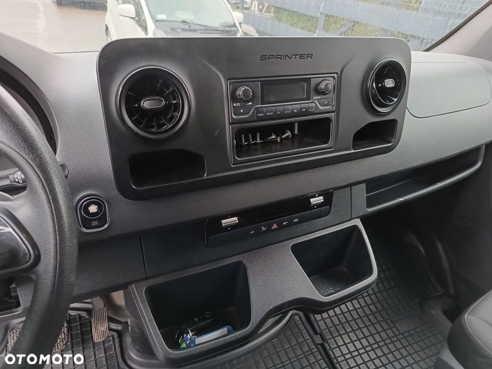 Mercedes-Benz Sprinter - 9
