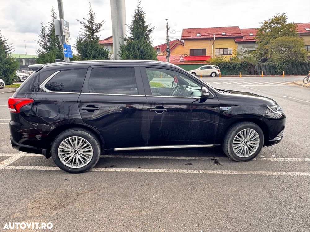 Mitsubishi Outlander 2.4 4WD Plug-In Hybrid - 13