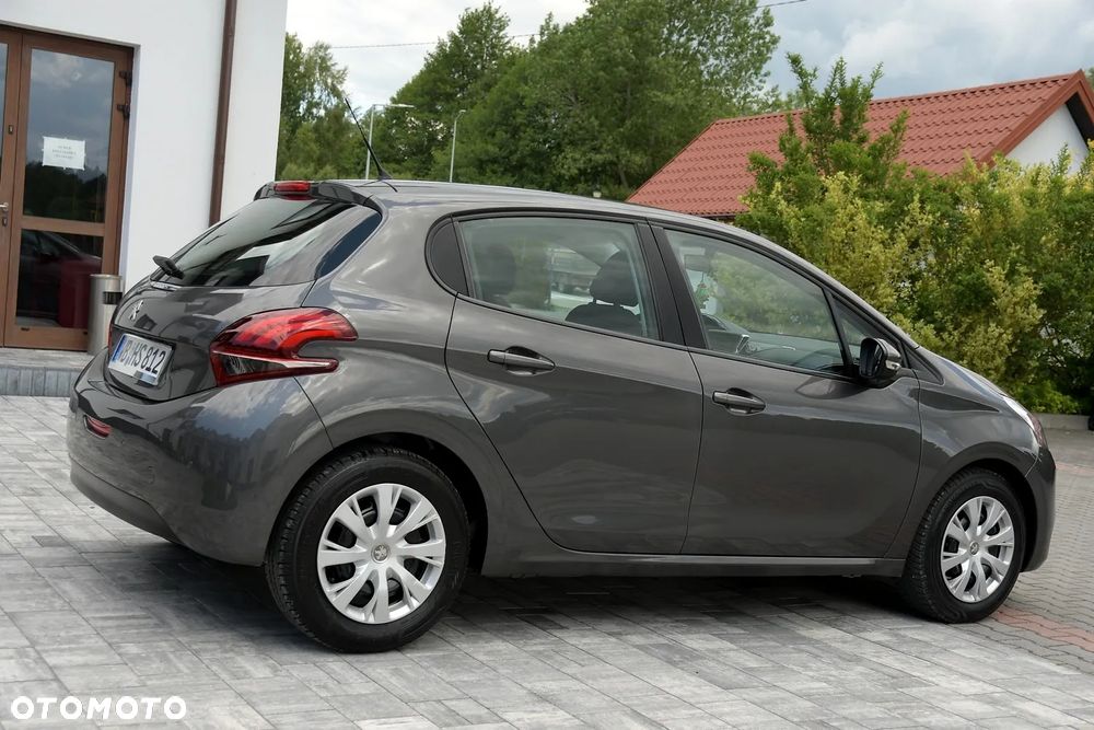 Peugeot 208 - 10