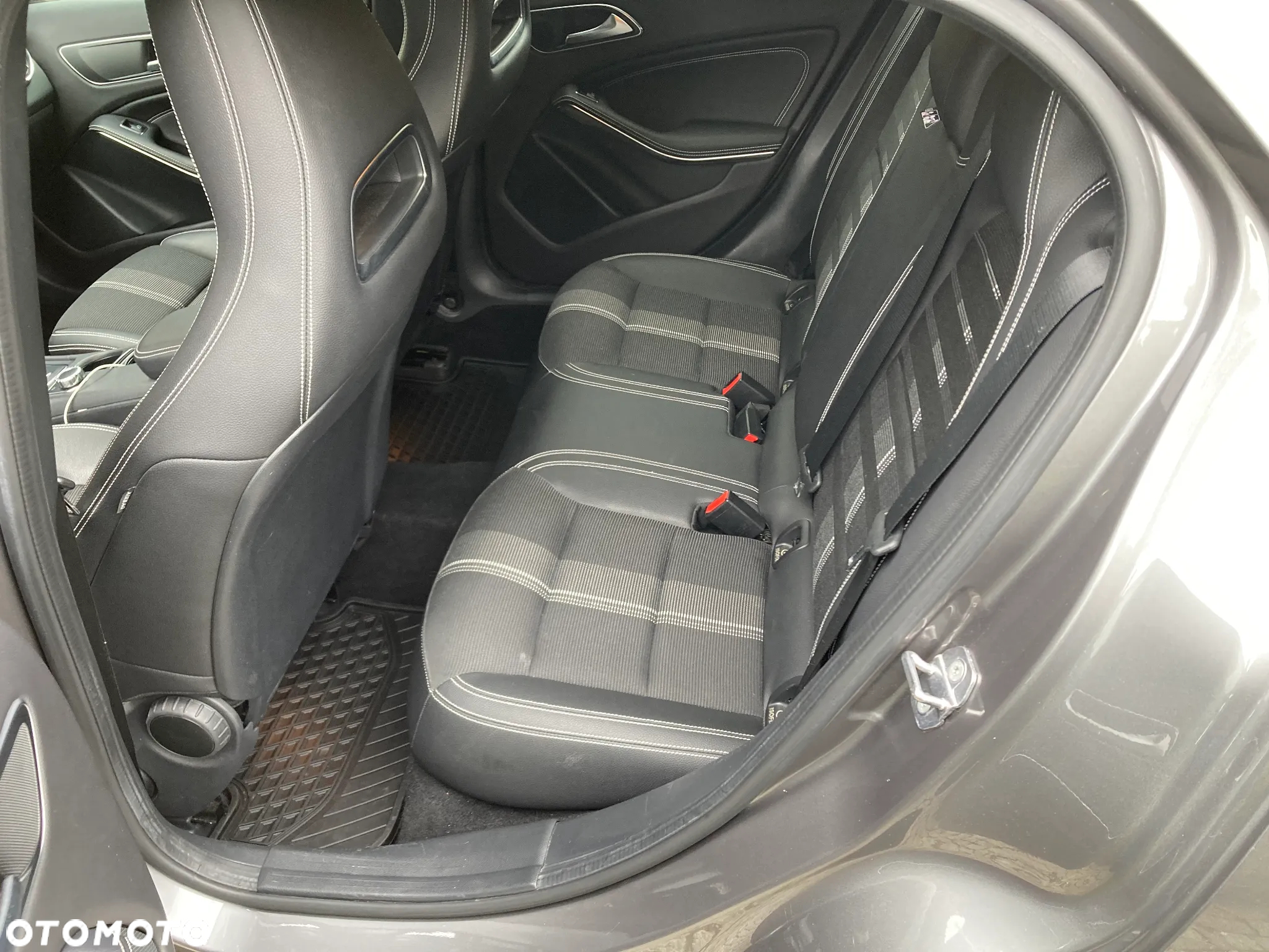 Mercedes-Benz GLA 220 4Matic 7G-DCT Urban - 9