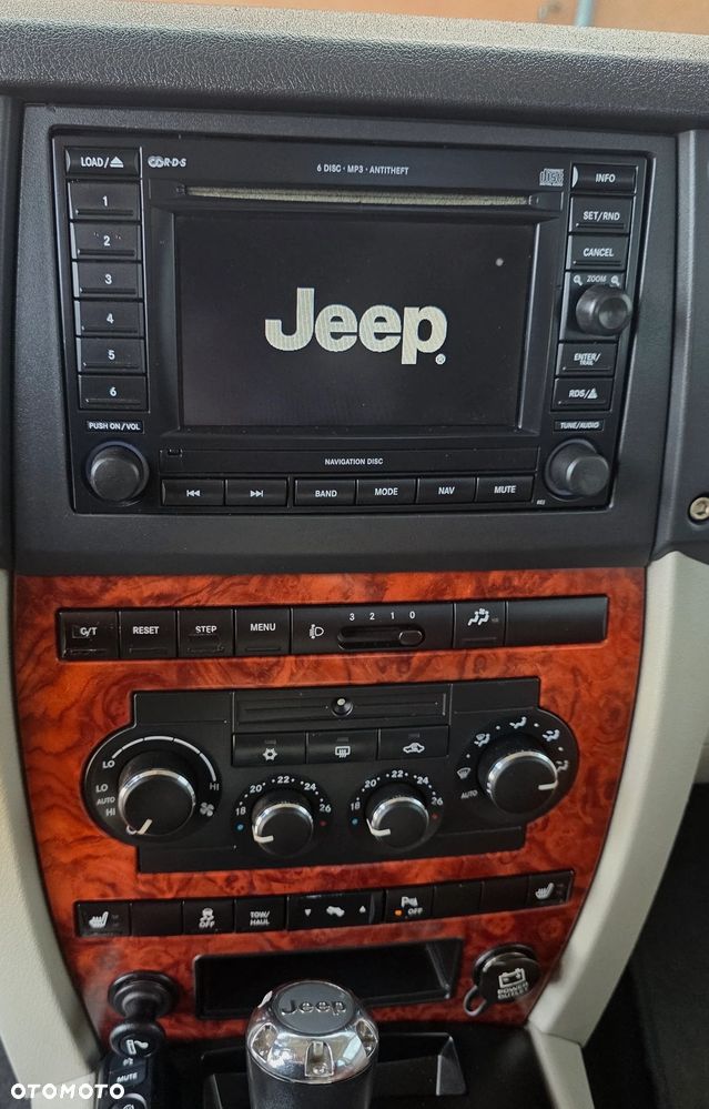 Jeep Commander 5.7 V8 Overland - 12