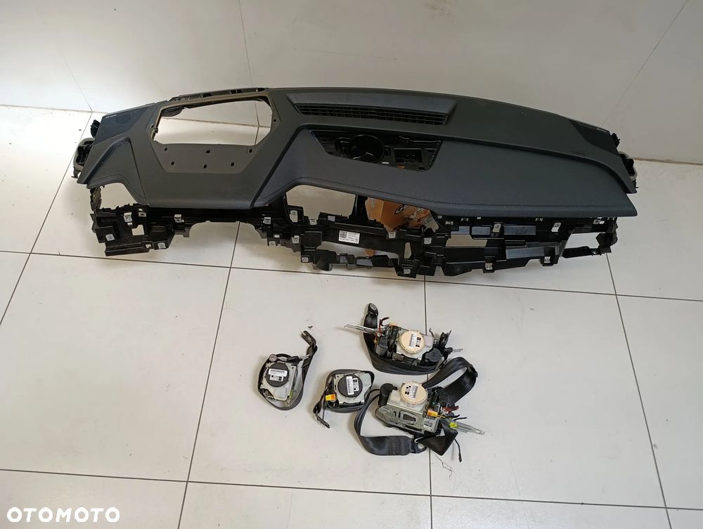 Deska konsola poduszki pasy eu head up #3 Audi Q8 e-tron etron lift - 2
