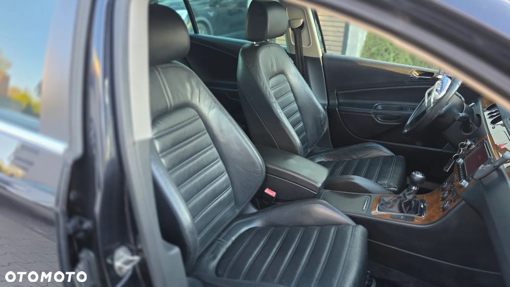 Volkswagen Passat 2.0 FSI Comfortline - 17