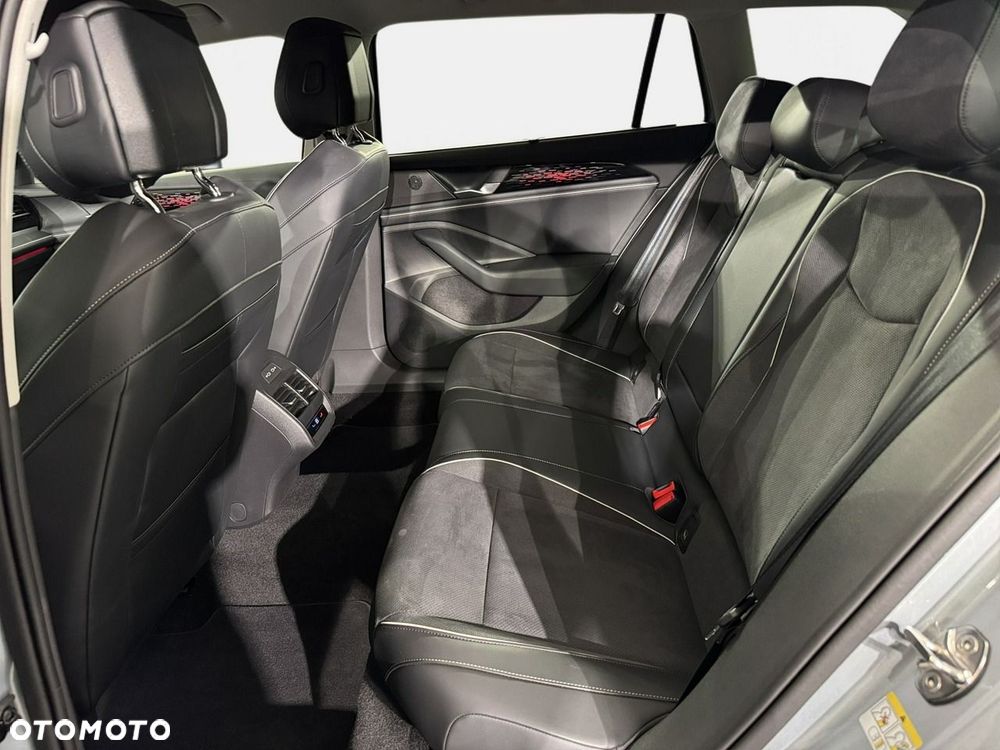 Volkswagen Passat Variant 2.0 TDI SCR DSG Business - 30