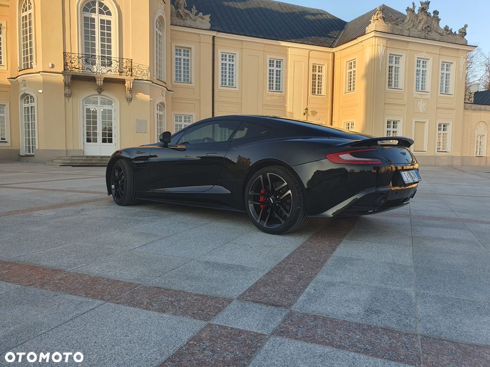 Aston Martin Vanquish - 9