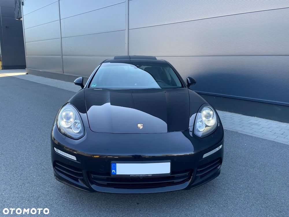 Porsche Panamera - 4