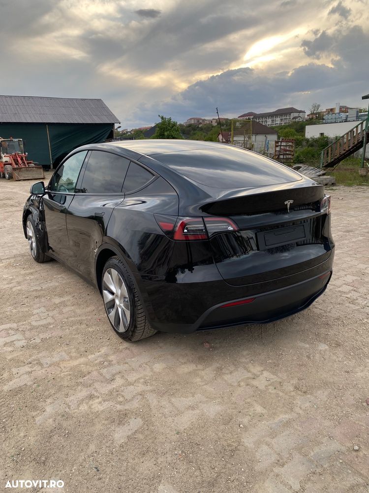 Tesla Model Y RWD - 8