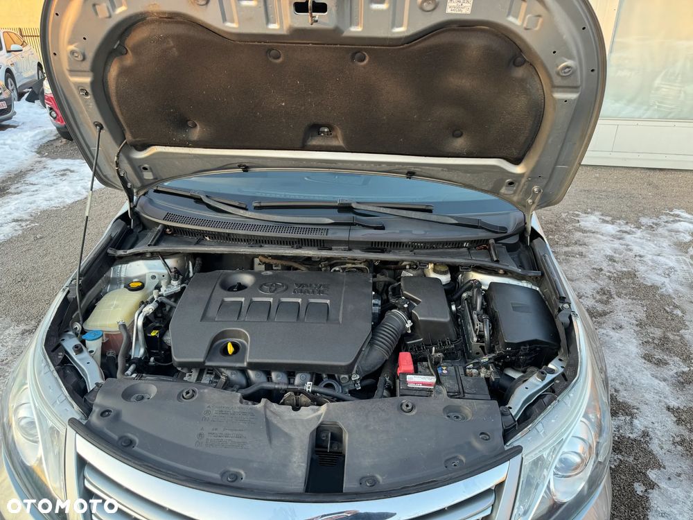 Toyota Avensis 1.6 Comfort - 27