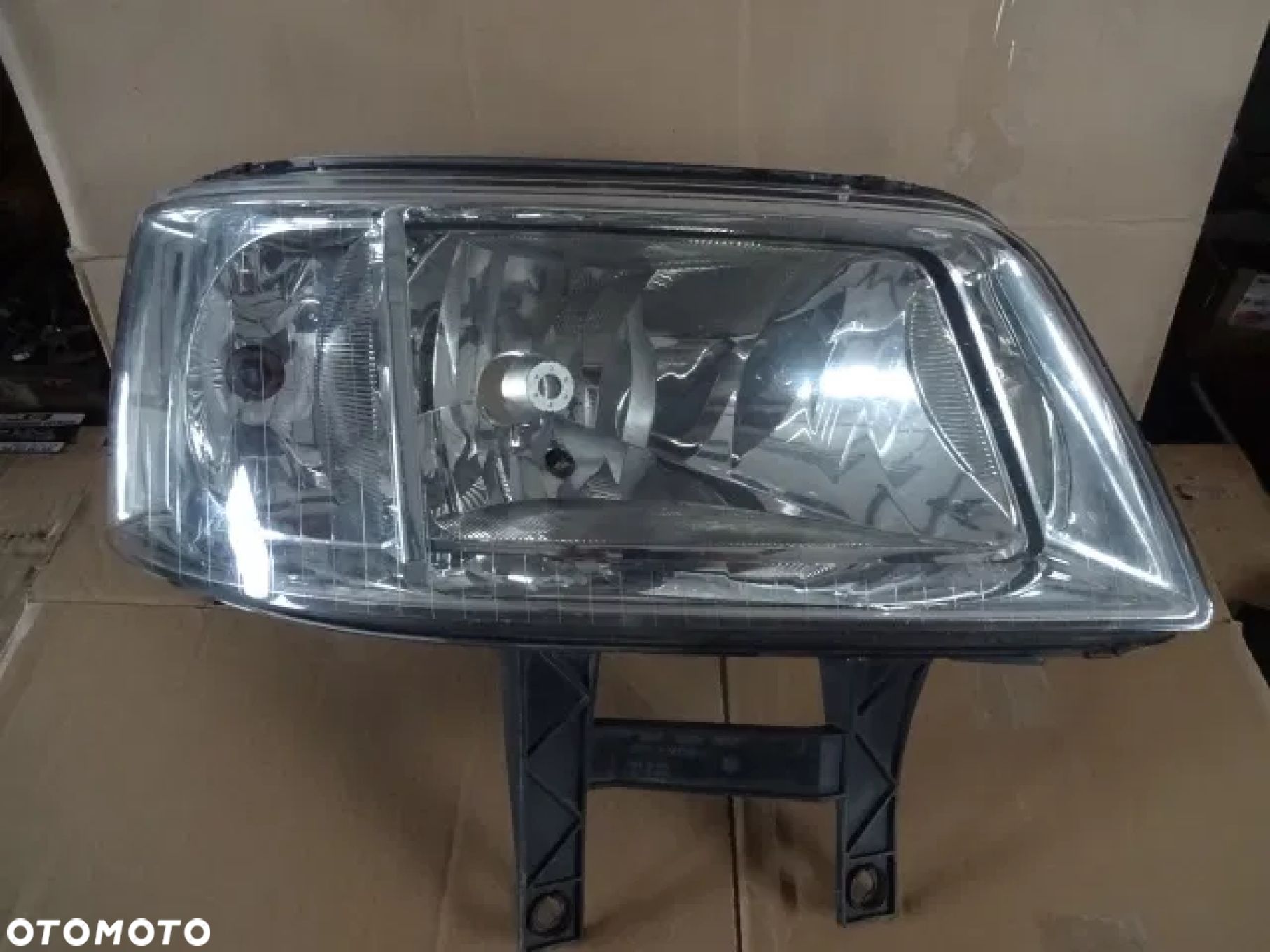 VW T5 LAMPA PRZÓD PRAWA - 1