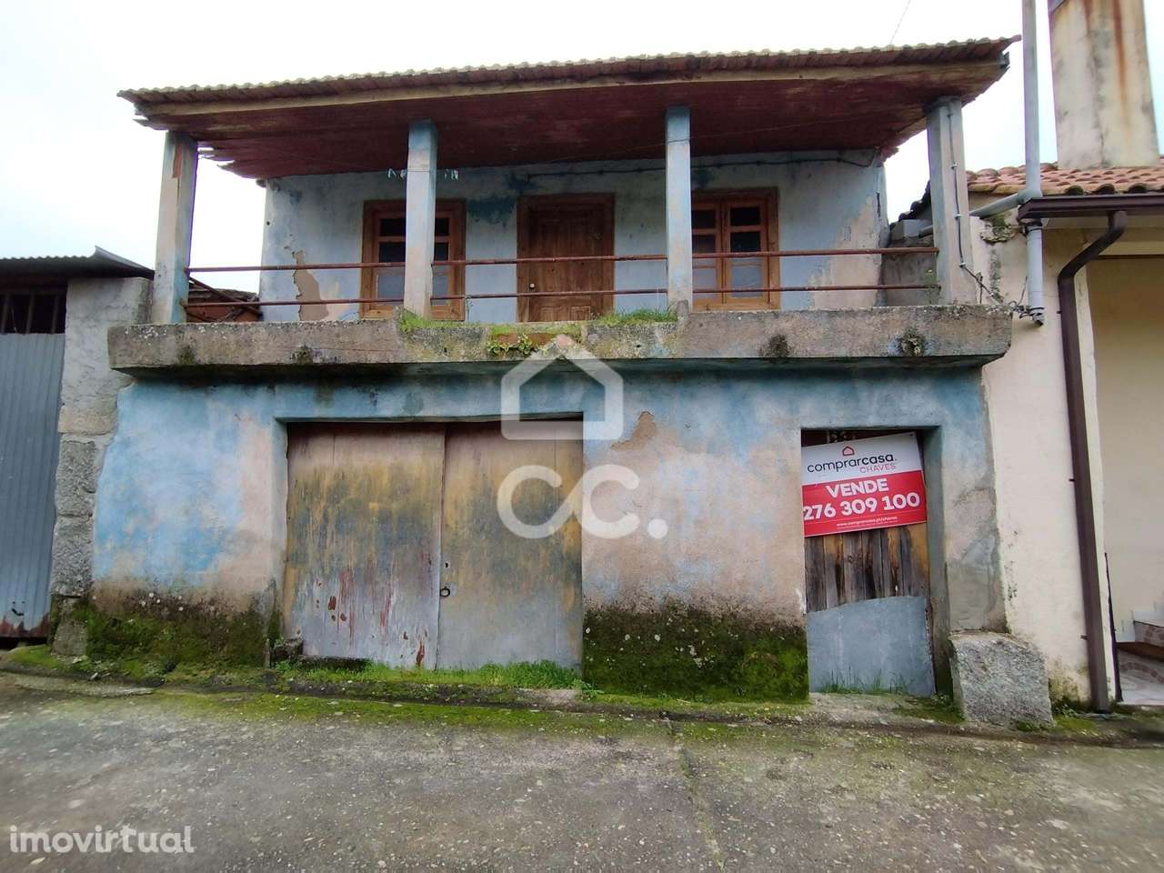 Moradia com varanda para restaurar – Projeto com enorme potencial - Grande imagem: 2/13