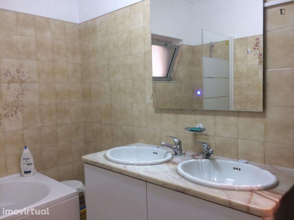 Quarto - localizado em Trafaria Lisbon - Grande imagem: 5/40