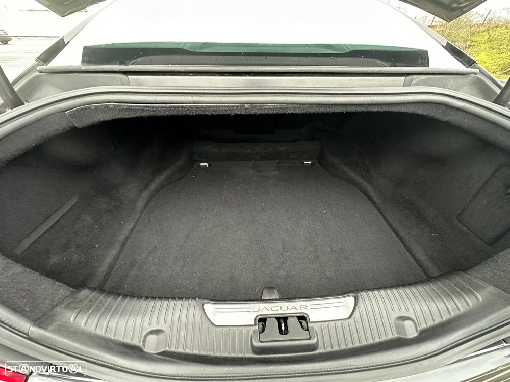 Jaguar XJ 3.0 D V6 Premium Luxury - 16