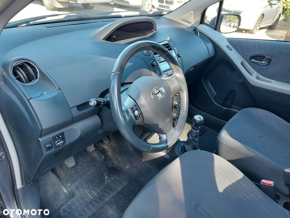 Toyota Yaris - 8