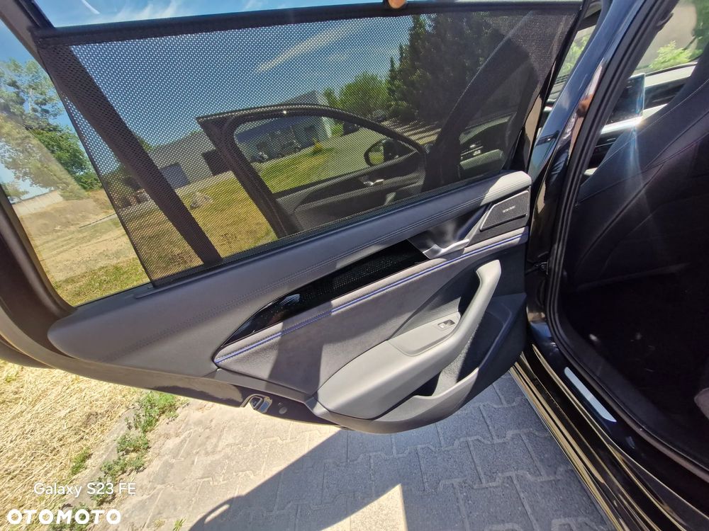 Volkswagen Passat Variant 2.0 TDI SCR DSG R-Line - 13
