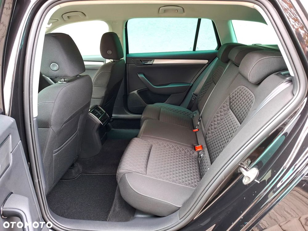 Skoda Superb 2.0 TDI DSG Premium Edition - 23
