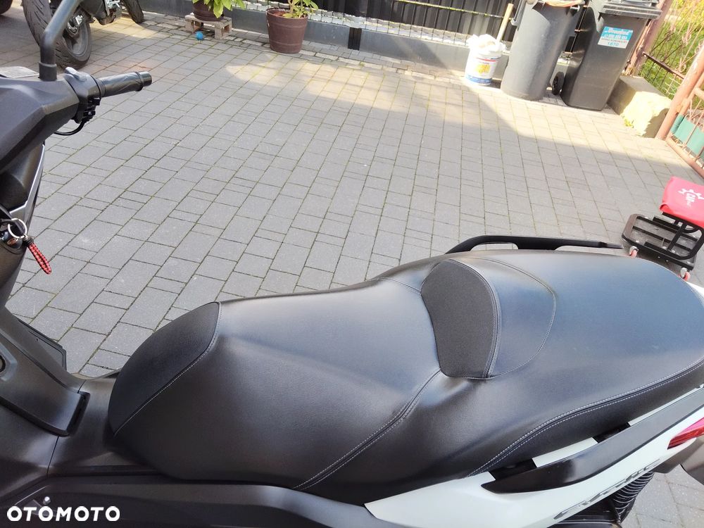 Yamaha X-max - 12