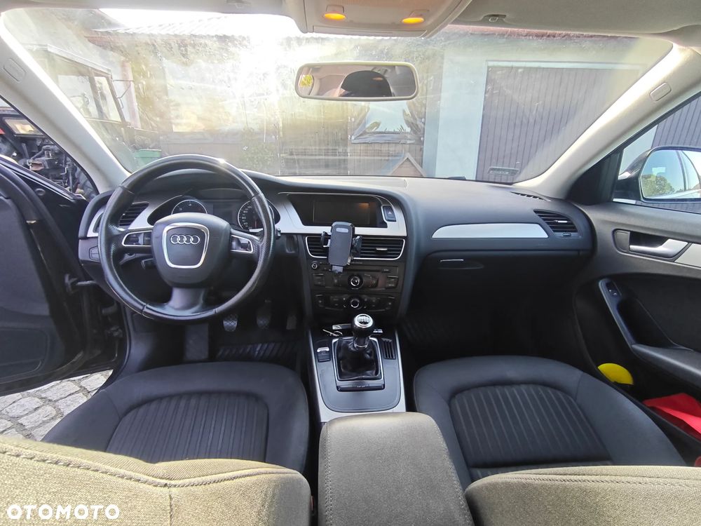 Audi A4 Limousine - 8