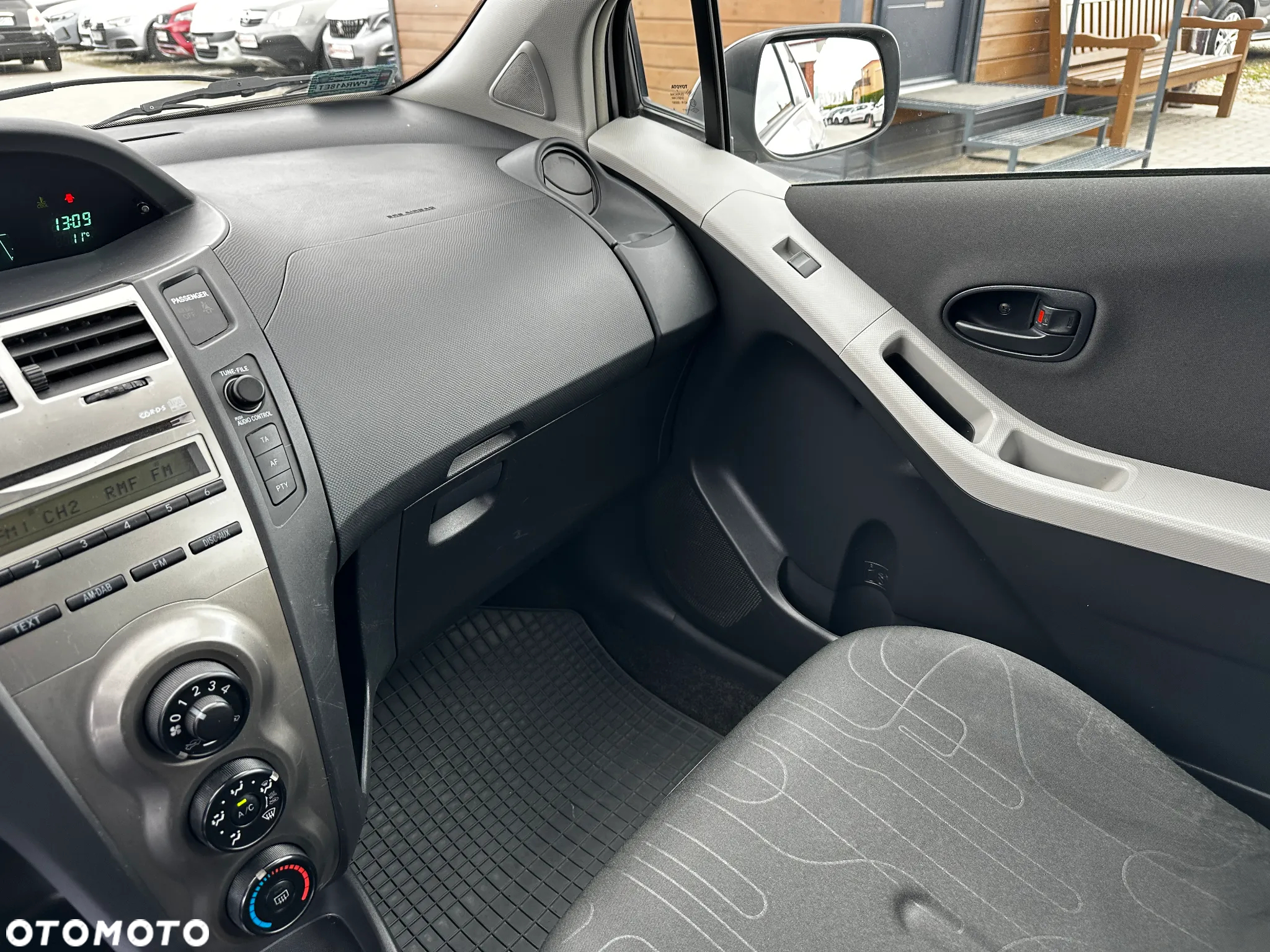 Toyota Yaris - 14