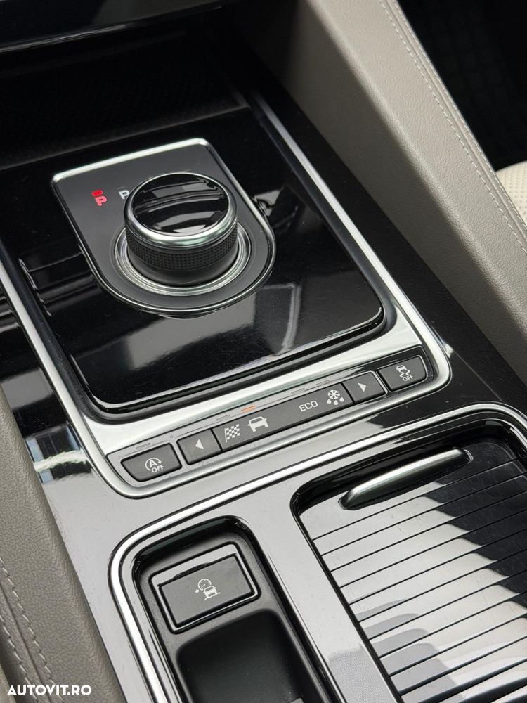 Jaguar F-Pace 30t AWD Prestige - 11