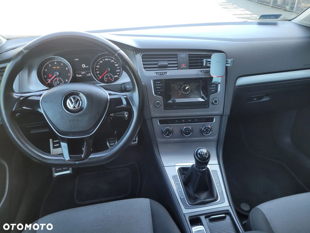 Volkswagen Golf 1.2 TSI BMT Trendline - 32