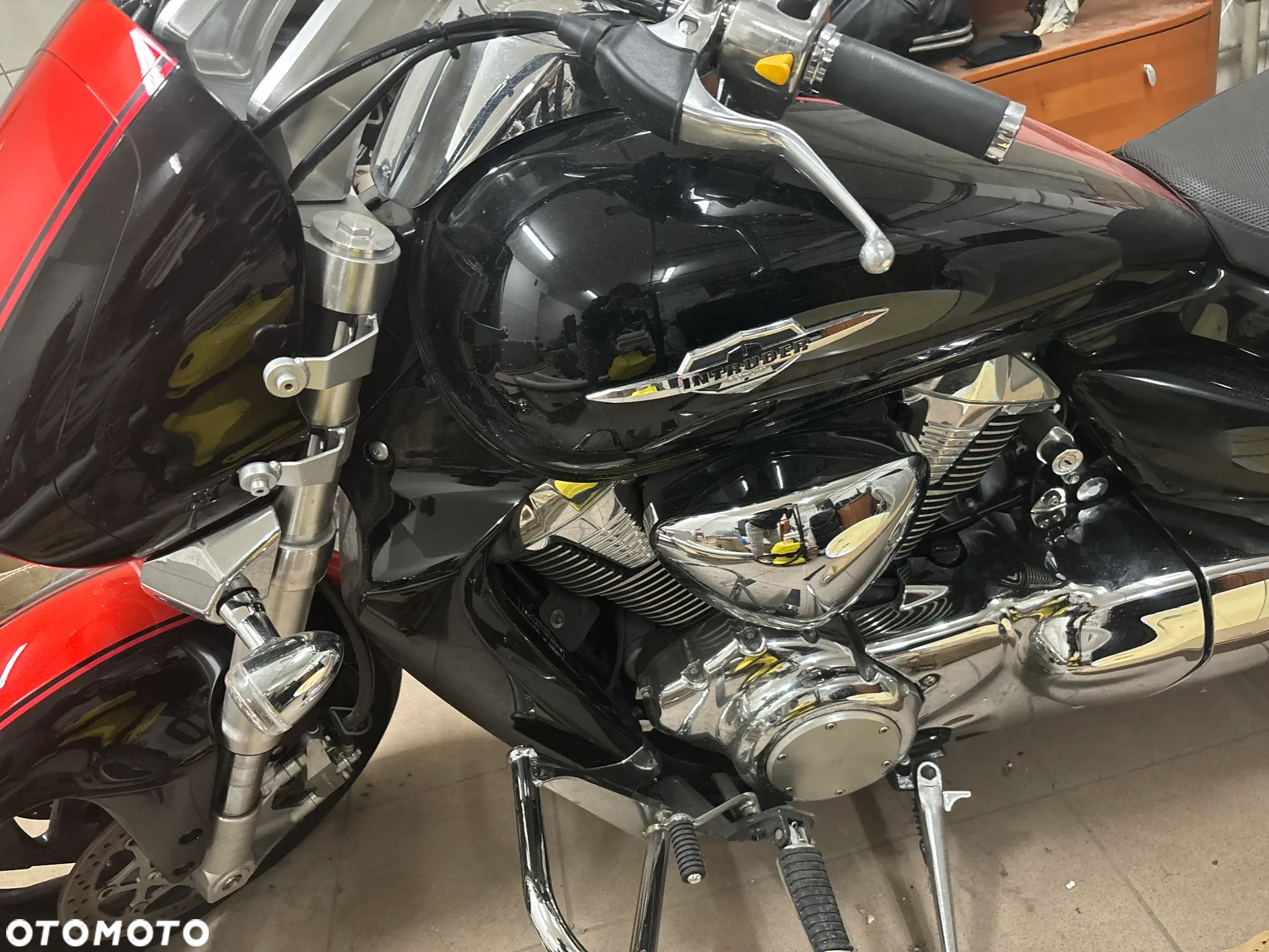 Suzuki Intruder - 9