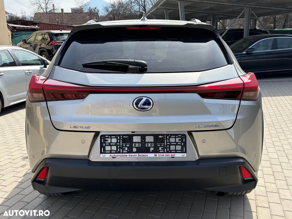 Lexus UX - 37