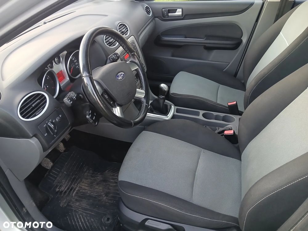 Ford Focus 1.6 16V Ambiente - 19