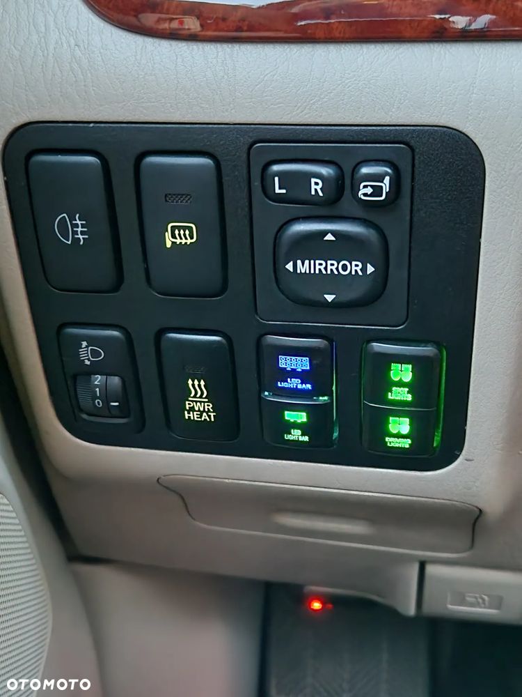 Toyota Land Cruiser - 16
