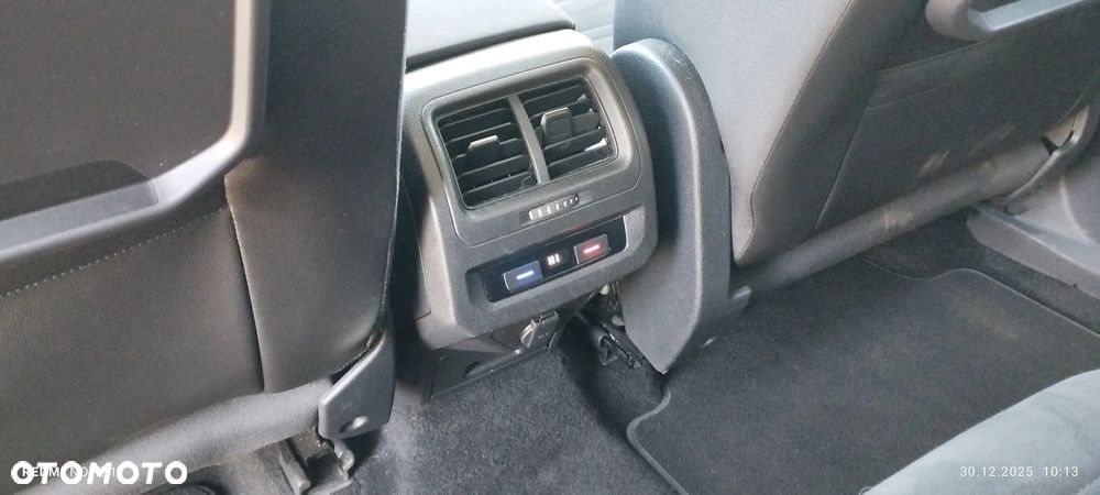 Volkswagen Touran 2.0 TDI SCR DSG Highline - 13