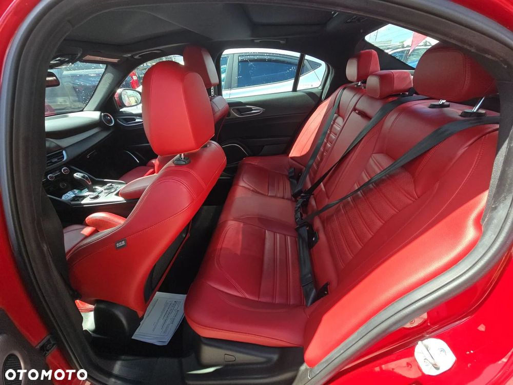 Alfa Romeo Giulia 2.0 Turbo 16V AT8 Veloce Ti - 15