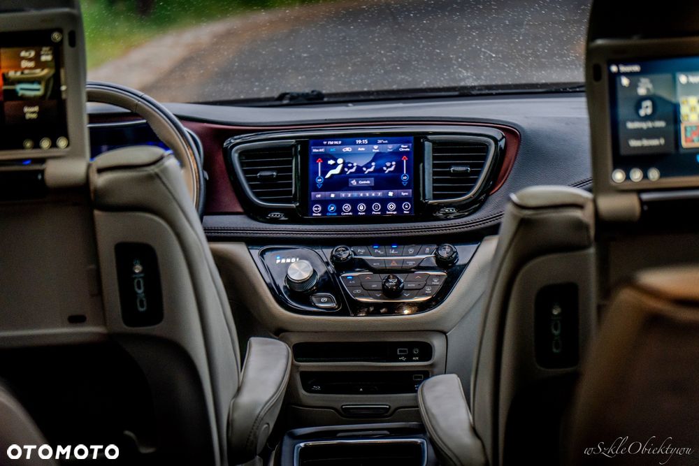 Chrysler Pacifica - 8