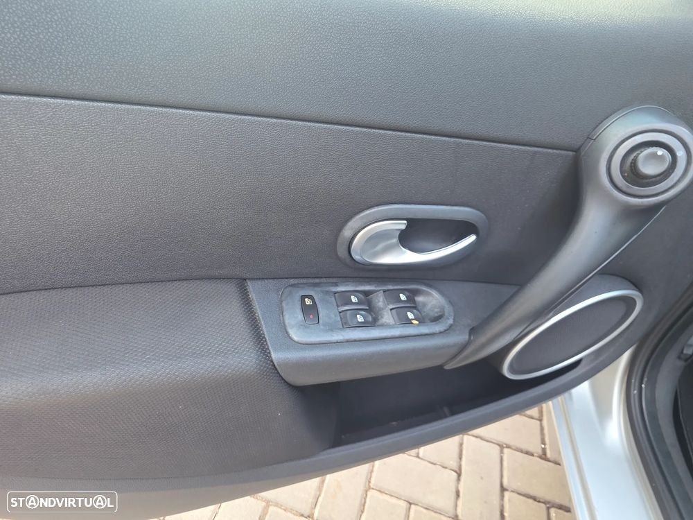 Renault Clio 1.2 16V Confort - 22