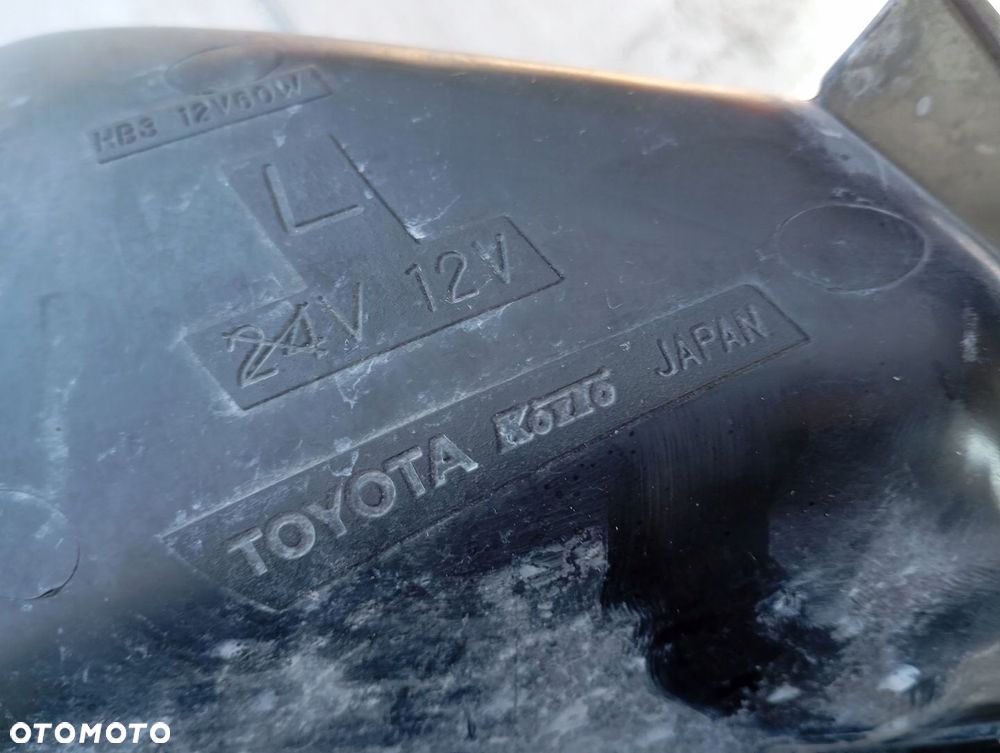 TOYOTA PRIUS PLUS - lampa przód prawa lewa - 16