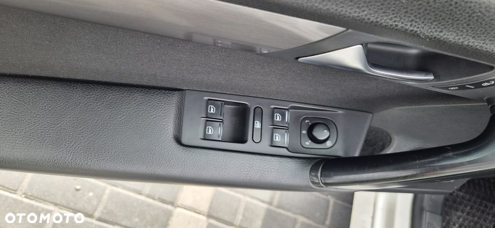 Volkswagen Passat 2.0 TDI Comfortline DSG - 13