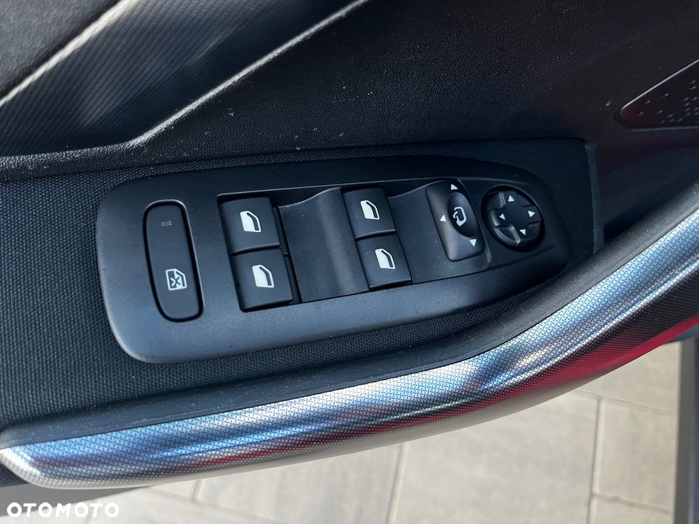 Peugeot 2008 1.2 Pure Tech GPF Allure S&S - 12