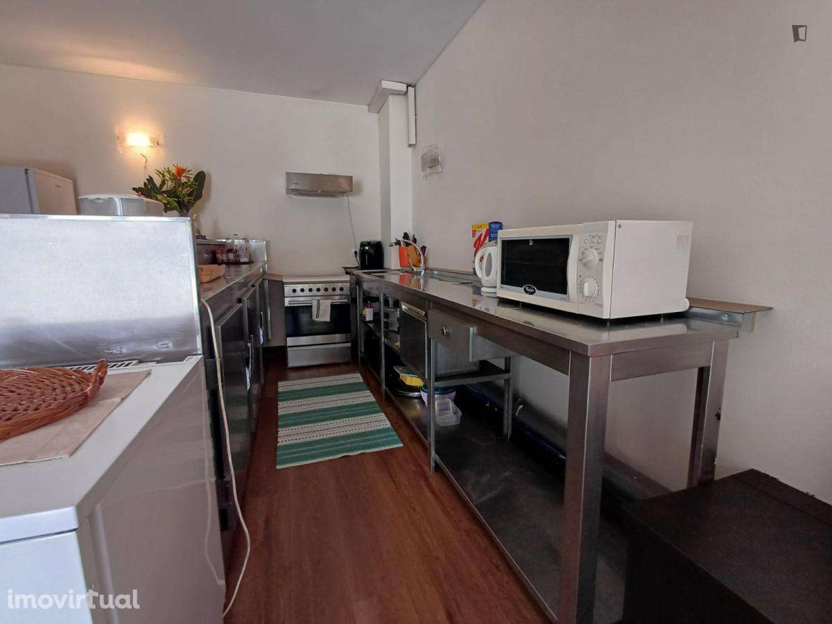 Quarto - localizado em Paranhos Porto - Grande imagem: 2/9