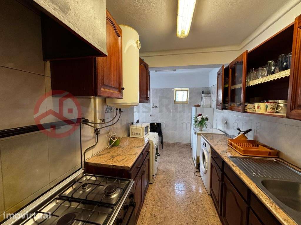 Apartamento T3 junto à Cruz Vermelha em Setúbal - Grande imagem: 2/23