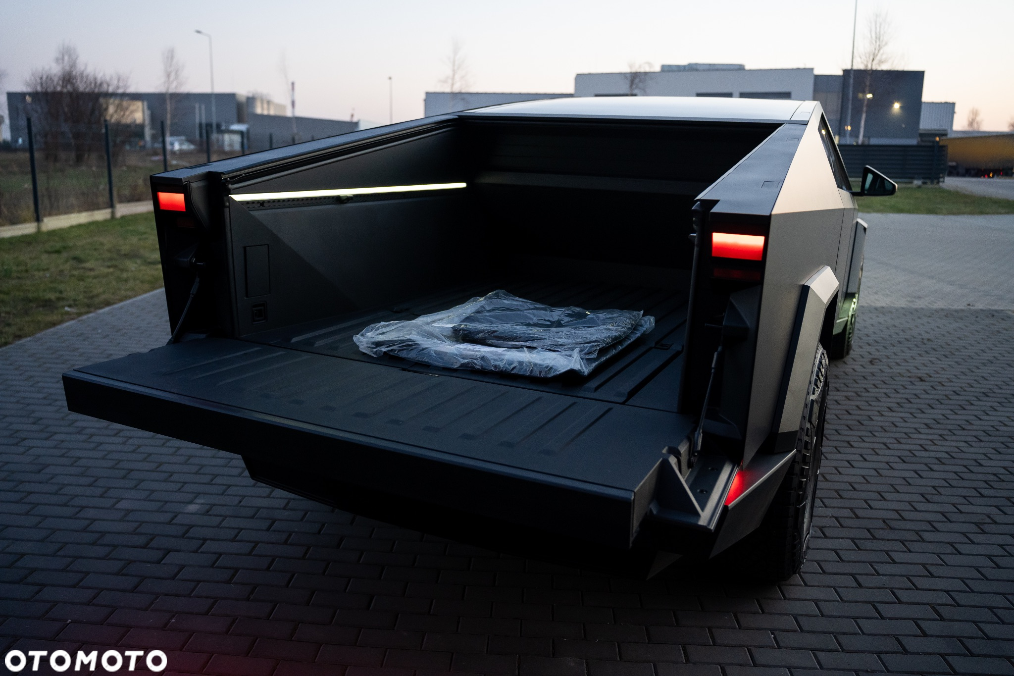 Tesla Cybertruck - 14