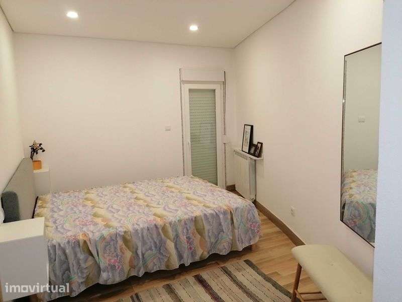 Moradia T3 com 3 suites + pátio e quintal, luz e água incluídos - Grande imagem: 4/6